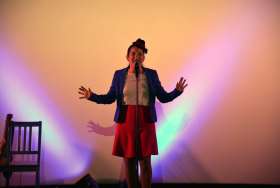 Caroline Athanasiadis - Tzatziki im 3/4 Takt - Foto 1 · 