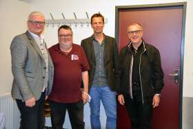 AUSVERKAUFT Klaus Eckel - Ich werde das Gefühl nicht los - Foto 1 · 