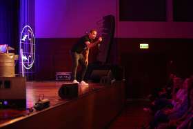Gernot Kulis - HOLD THE LINE, Best of 20 Jahre Ö3-Callboy - Foto 3 · 
