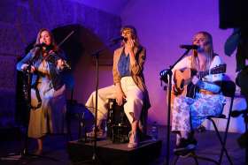 Poxrucker Sisters, u.a - Dialekt schmeckt im Schloss - Foto 5 · 