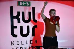 Sonja Pikart - Ein Spatz, ein Wunsch, ein Volksaufstand - Foto 4 · 