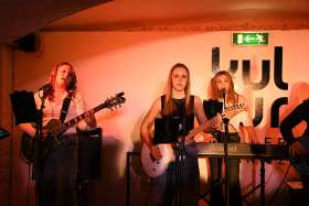 Out Of Order & Firestones - Youngstars on stage - AUSVERKAUFT - Foto 3 · 