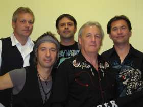 Bild zu Nick Simper (ex Deep Purple) & Nasty Habits und Roaring Sixties Band